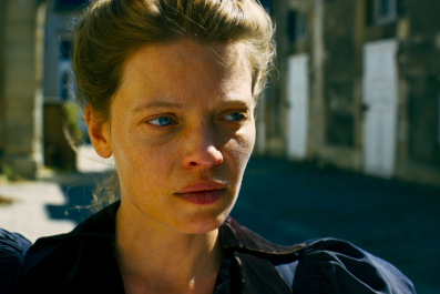 Captives - Mélanie Thierry Captives - Mélanie Thierry